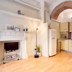 Guesthost - Deangeli Nest Romantico Bilocale Di Design In Zona De Angeli, Rinnovato E Accessoriato Apartamento *