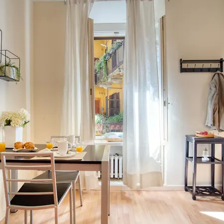 Caseospitali - Deangeli Nest Romantico Bilocale Di Design In Zona De Angeli, Rinnovato E Accessoriato